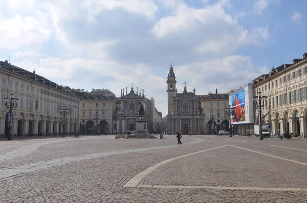 Turin イタリア Circa 2020年3月 市民がCovid コロナウイルス 感染の拡大を避けるために家にいるように命じられた後 トリノ市内の空の通り — ストック写真