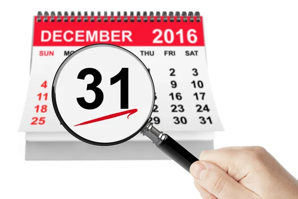Silvesterkonzept. 31. Dezember 2016 Kalender mit Lupe — Stockfoto