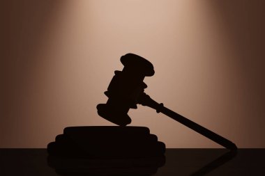 Yargıç tokmak ve aydınlatmalı duvarın üzerinden ses bloğu. 3D Renderi