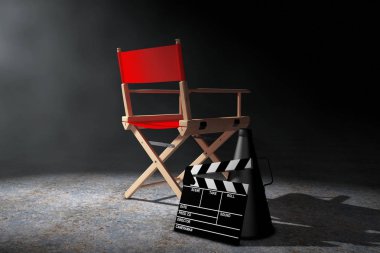 Sinema endüstrisi kavramı. Kırmızı yönetmen koltuğu, film Clapper ve M