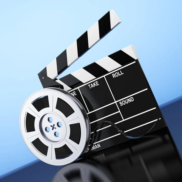 Filmspule mit Kinoband in der Nähe der Klappe. 3D-Darstellung — Stockfoto