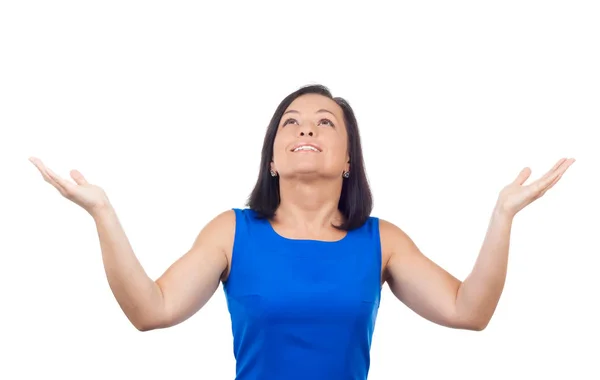 Sorrindo feliz bela jovem mulher olhando para cima com braços outstre — Fotografia de Stock