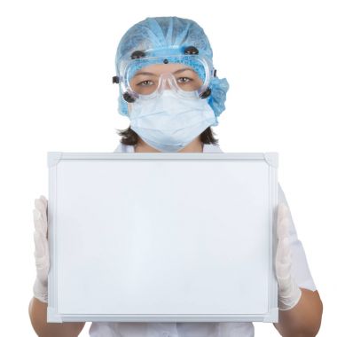 Genç kadın doktor Holding boş tahta yazmanız için boş alan ile