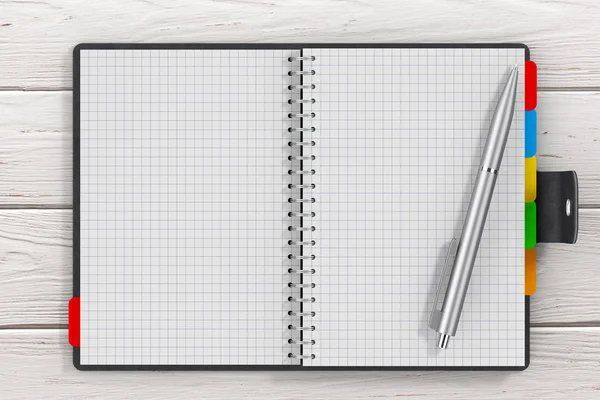 Pero poblíž černé kožené vztahuje osobní deník nebo organizátor kniha — Stock fotografie