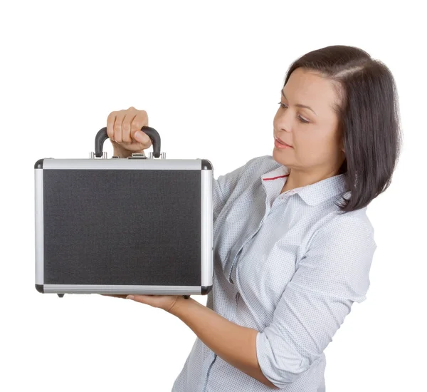 Geschäftsfrau mit einer Aktentasche aus Aluminium in der Hand — Stockfoto