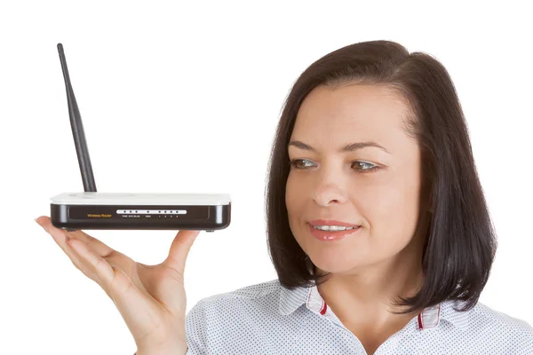 Vezeték nélküli Modem Router hardveres nő kezedben — Stock Fotó