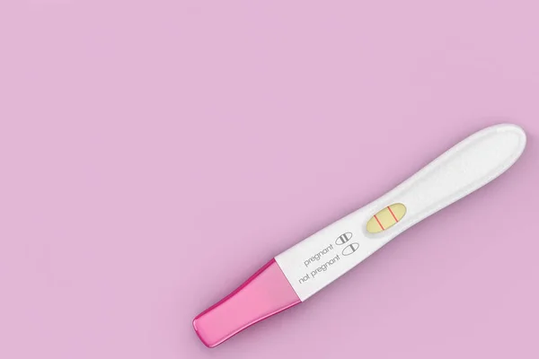Позитивний пластиковий тест на вагітність. 3D рендерингу — стокове фото