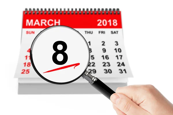 Kvinnas dag koncept. 8 mars 2018 kalender med förstoringsglas — Stockfoto