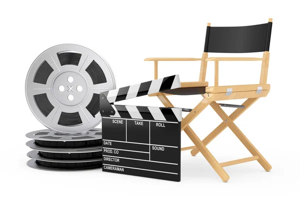 Έννοια βιομηχανία κινηματογράφου. Καρέκλα σκηνοθέτη, Clapper ταινιών και ταινιών — Φωτογραφία Αρχείου
