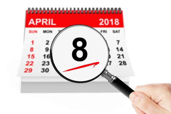 Orthodoxe Pasen Concept. 8 april 2018 kalender met Vergrootglas — Stockfoto