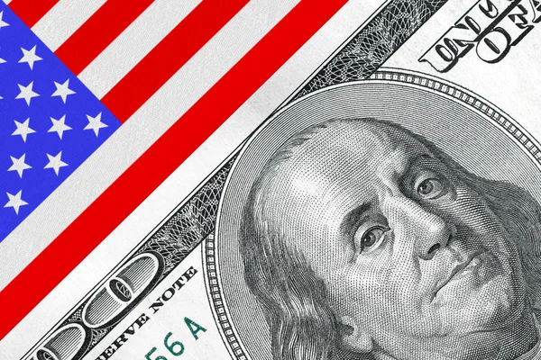 American Financial Concept. Bandera de EE.UU. con Cien Dólar Bil — Foto de Stock