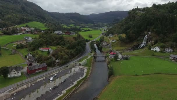 Steinsdalsfossen in norwegen — Stockvideo