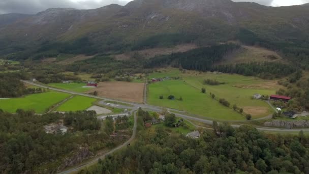 Drone videó-Hardanger-fjord mellett — Stock videók