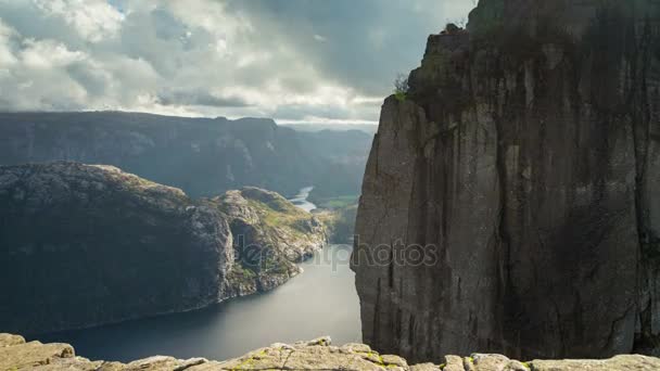 Vista de Preikestolen Mountain na Noruega — Vídeo de Stock