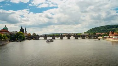 Charles Köprüsü ve Vltava Nehri