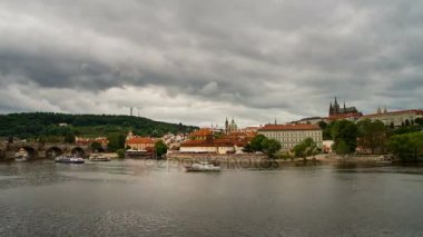 Prag'da bulutlu gün