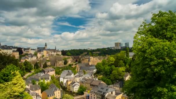 Schöne wolken über luxemburg stadt — Stockvideo