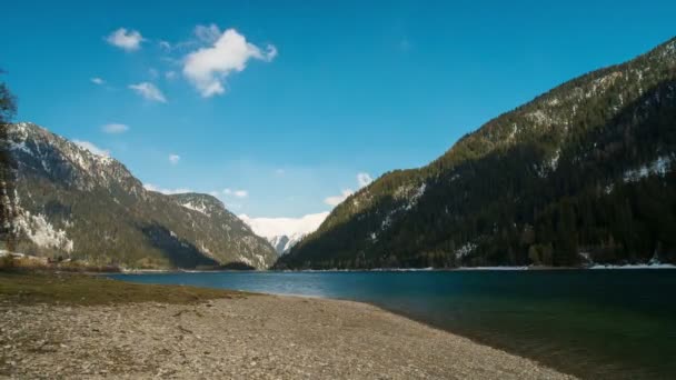 Schweizer See in den Alpen — Stockvideo