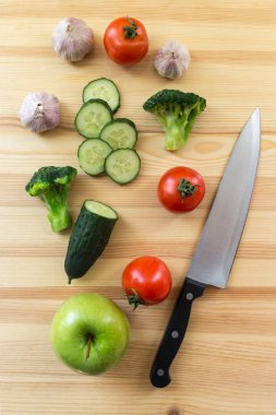 ahşap zemin üzerinde sebze