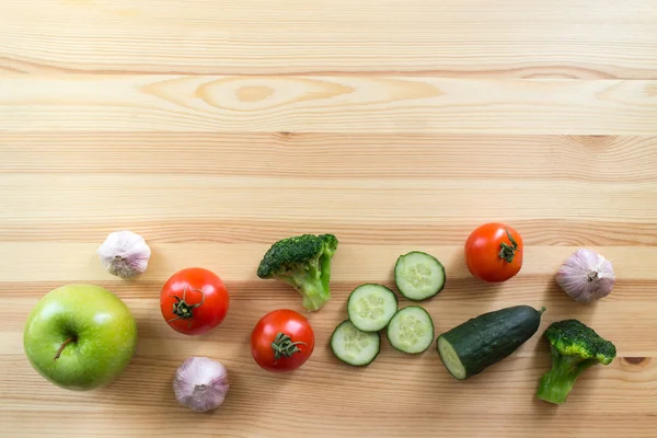 ahşap zemin üzerinde sebze