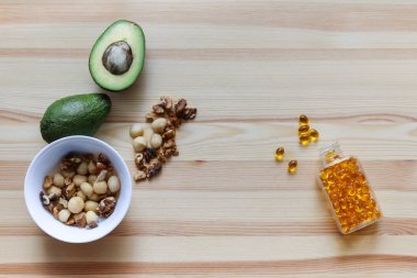 Yağ diyet kaynakları: avokado, fındık, omega-3 kompleks