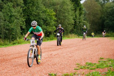 26 Ağustos 2017, Akkesport, Narva, Estonya bisiklet yarışı. Bisiklet yarışında lider sporcu.