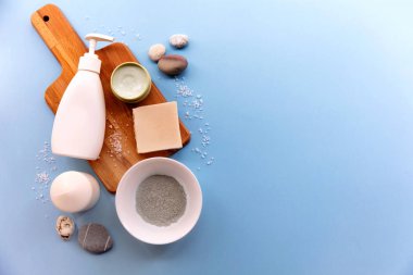 Güzellik kaplıcası, gün içinde kil, deniz tuzu, krema ve sabunla düzleşir.