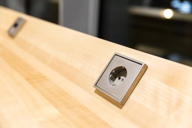 Kamu alanındaki şarj istasyonu.