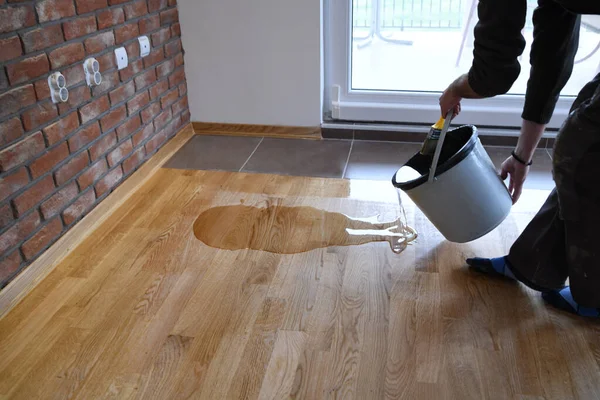 Quitar Parquet Barniz Del Cubo Directamente Suelo — Foto de Stock