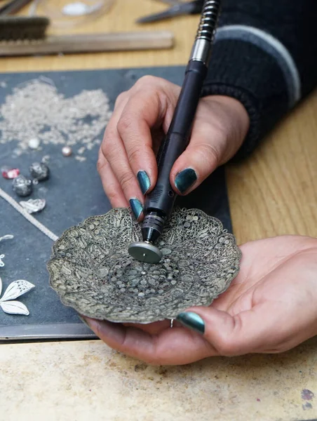 Polishing Jewelry Silver — Stock Photo, Image