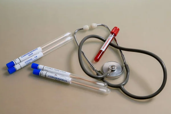 Stetoskop Pozitif Steril Çubuklar Covid Ncov Coronavirus Için Kan Testi — Stok fotoğraf