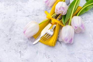 Bahar tablo ayarları ile Lale 