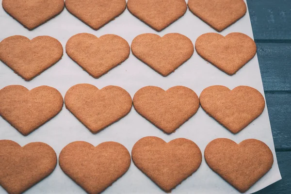 Biscuits au pain d'épice en forme de coeur — Photo