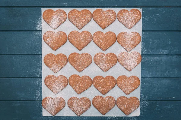 Biscoitos de gengibre em forma de coração — Fotografia de Stock