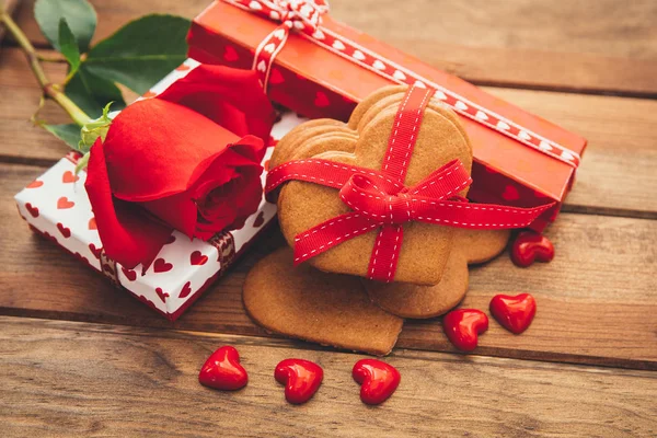Valentine ajándék rose és ajándék doboz — Stock Fotó