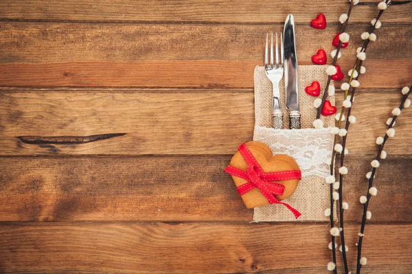 Table Saint Valentin Avec Assiette Couteau Fourchette Ruban Rouge Coeurs — Photo