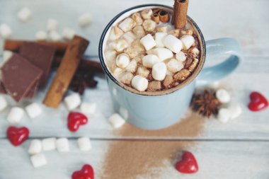 Saint Valentine's tatil kümesi tebrik. Sıcak çikolata ve kalp 