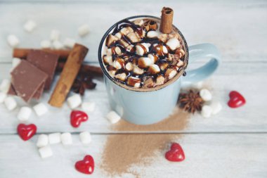 Saint Valentine's tatil kümesi tebrik. Sıcak çikolata ve kalp 