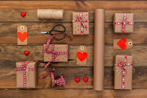 情人节 婚礼或其他节日作文 手工包装的礼品盒 信封和 Diy — 图库照片