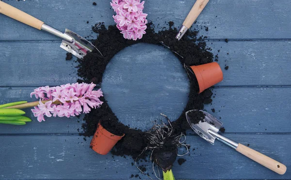 Outils Jardinage Fleurs Pots Sur Table Blanche Bois Printemps Dans — Photo