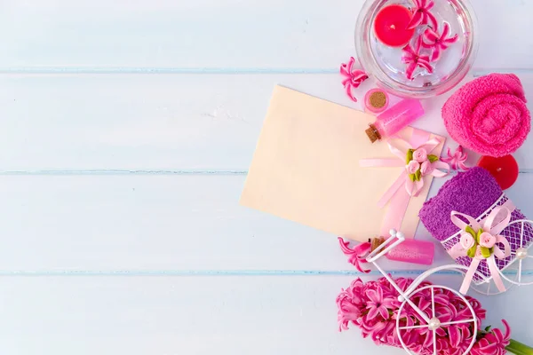 Aromatic oil for Spa in a glass vial surrounded by flowers pink hyacinth — Stock Photo, Image