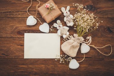 kart mockup çiçek ve süslemeleri ile. Düğün kavramı