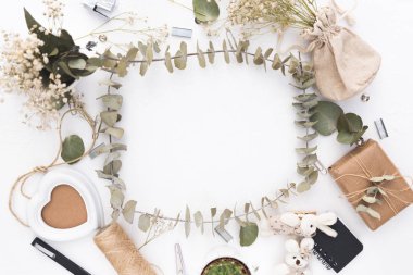 Kadın çalışma masası. Düz yatıyordu stili