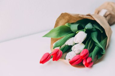 güzel bahar laleler