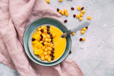 Mango smoothie kase. Sağlıklı kahvaltı. Mango smoothie tahıllar ile 