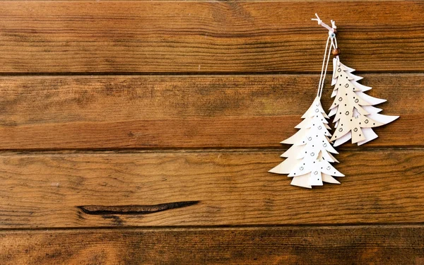 Різдвяні прикраси над дерев'яним тлом. Копіювати простір — стокове фото