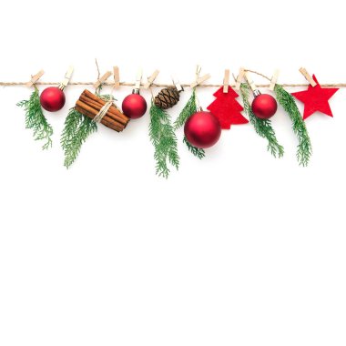 Beyaz arkaplanda Noel kompozisyonu