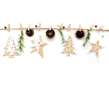 Beyaz arkaplanda Noel kompozisyonu 