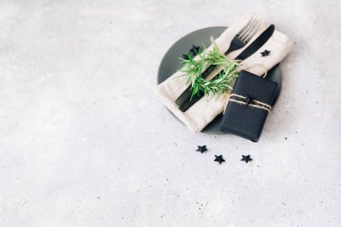 Noel ve yeni yıl yer sofra Noel süslemeleri ile. Kopya alanı. 