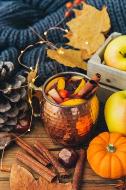 Hod baharat şarap mulled. Sonbahar kompozisyon